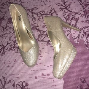 Fioni sparkly gold heels ✨